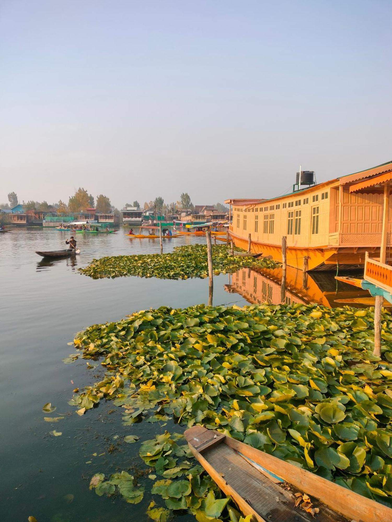 Hotel Lalarukh Group Of Houseboats Srīnagar Zewnętrze zdjęcie