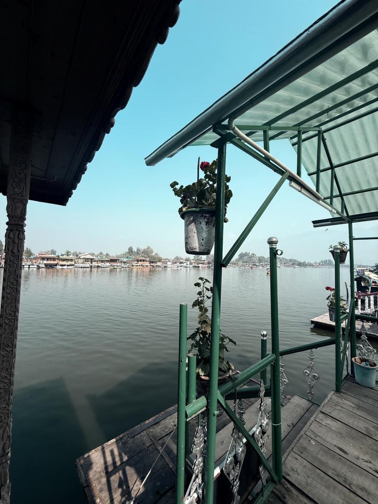 Hotel Lalarukh Group Of Houseboats Srīnagar Zewnętrze zdjęcie